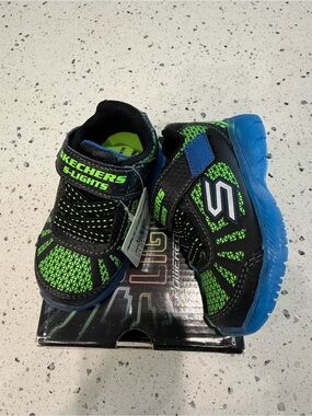 New boys Sz 5 Skechers S-Lights Kids Black, Green & Blue Light-Up Shoes